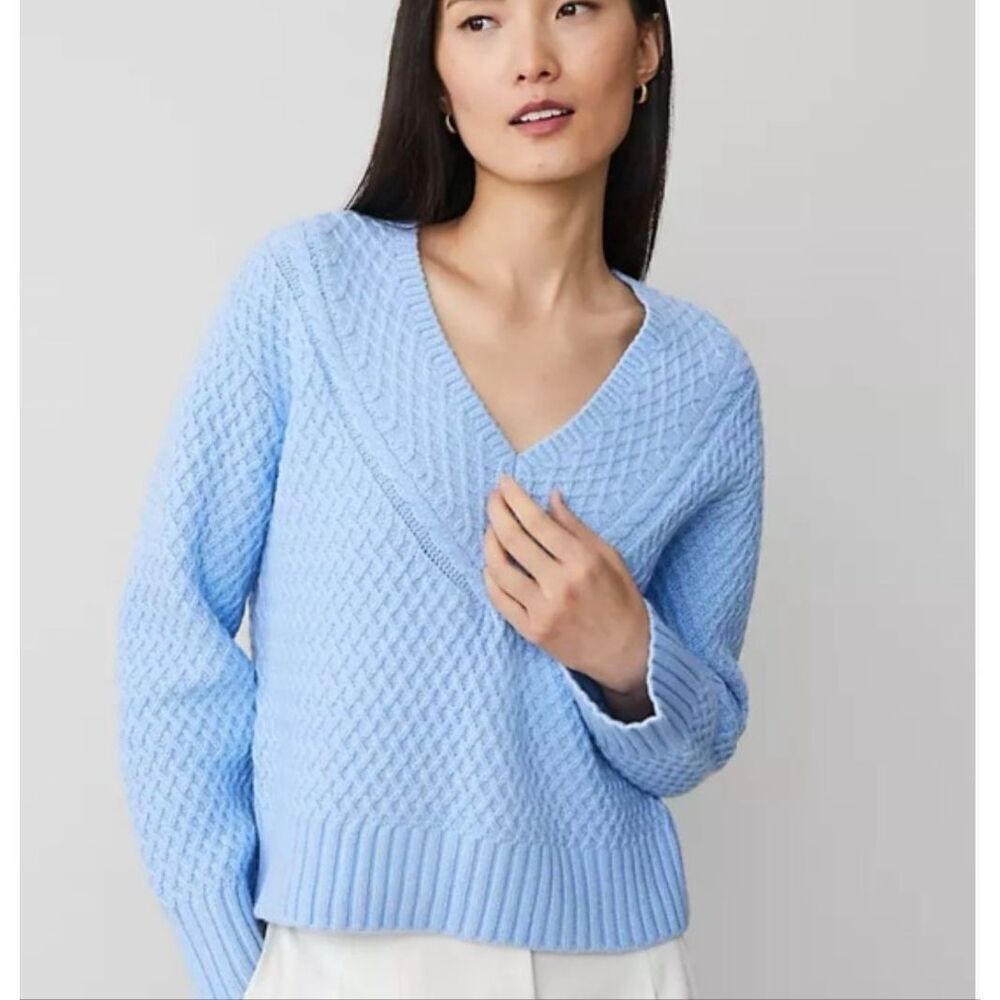 $98 Ann Taylor NWT Geo Stitch Blue V-Neck Sweater Size M size XL m11
